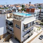 Boutique Living - Rooftop Pool & Sea Views Апартаменты Назаре