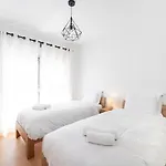 Boutique Living - Rooftop Pool & Sea Views Назаре