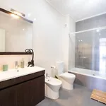 Апартаменты Boutique Living - Rooftop Pool & Sea Views Назаре