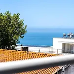 Апартаменты Boutique Living - Rooftop Pool & Sea Views
