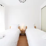 Boutique Living - Rooftop Pool & Sea Views Назаре