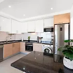 Апартаменты Boutique Living - Rooftop Pool & Sea Views *