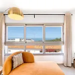 Апартаменты Boutique Living - Rooftop Pool & Sea Views Назаре