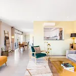 Апартаменты Boutique Living - Rooftop Pool & Sea Views *