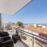 Boutique Living - Rooftop Pool & Sea Views Apartment *