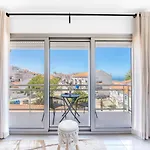 Boutique Living - Rooftop Pool & Sea Views