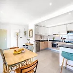 Boutique Living - Rooftop Pool & Sea Views *