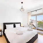 Boutique Living - Rooftop Pool & Sea Views *