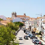 Boutique Living - Rooftop Pool & Sea Views Apartment