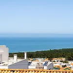 Boutique Living - Rooftop Pool & Sea Views Apartment Nazare