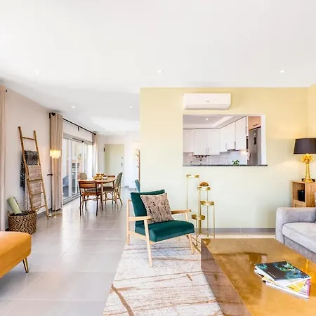 Apartment Boutique Living - Rooftop Pool & Sea Views *