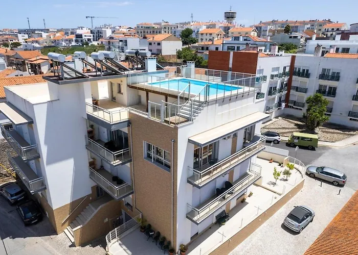 Boutique Living - Rooftop Pool & Sea Views Apartment Nazaré