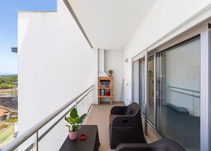 Boutique Living - Rooftop Pool & Sea Views Nazaré