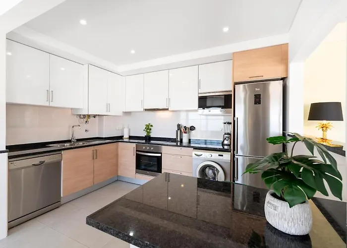 Lejlighed Boutique Living - Rooftop Pool & Sea Views *